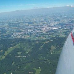 Flugwegposition um 09:43:27: Aufgenommen in der Nähe von Marktgemeinde Garsten, Österreich in 1459 Meter